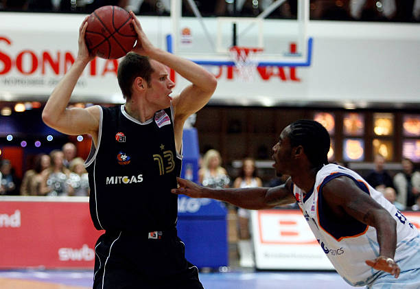 双臂庆祝的 双臂庆祝的