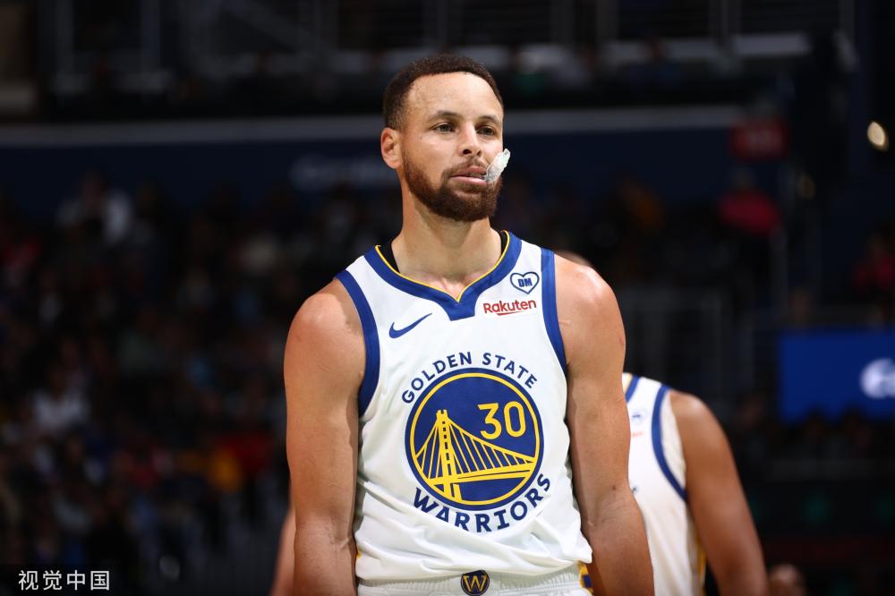 轻球员望而 轻球员望而