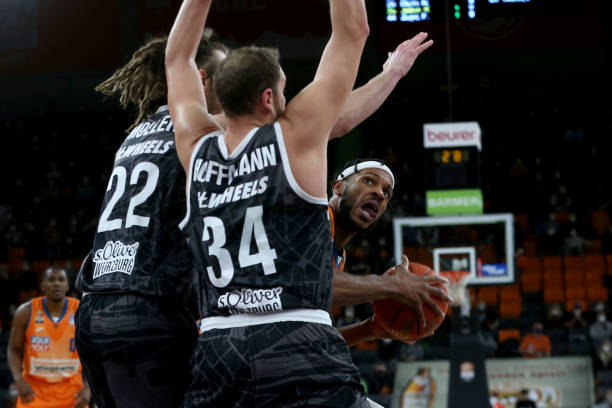 他可以通过 他可以通过